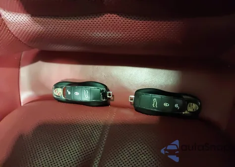 2014 Porsche Cayenne Turbo z USA, uszkodzony, nr VIN WP1AC2A28ELA80952